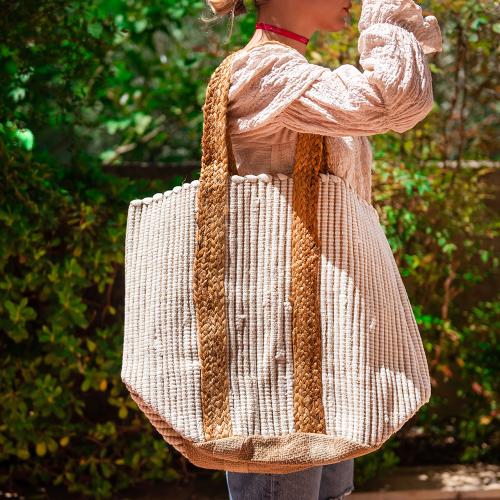 Handmade kourelou and straw beach bag. Dimensions: 40 x 60cm.