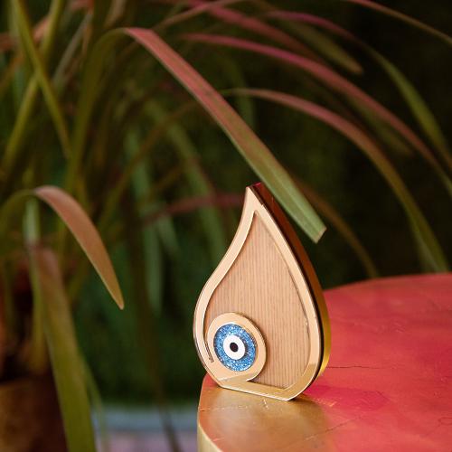 Lucky charm, plexiglass and wooden drop and evil eye. Dimensions 14x10cm.