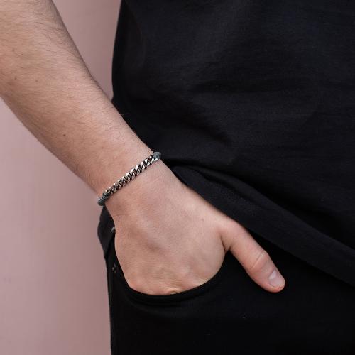 Grey macrame bracelet, hemitite, black rhodium plated brass steel chain.