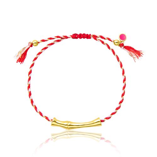 Red and white macrame Martis bracelet, yellow gold plated alloy, chain and bar.