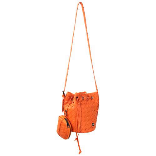 Τσάντα πουγκί πλεκτή, πορτοκαλί οικολογικό δέρμα με αποσπώμενο λουρί και πορτοφόλι, μάτι από σμάλτο. Διαστάσεις 22x12εκ.